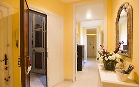 Apartamento de 60 m² con 2 habitación/es y 2 baño/s de uso privado, en Salerno-Centro de la Ciudad